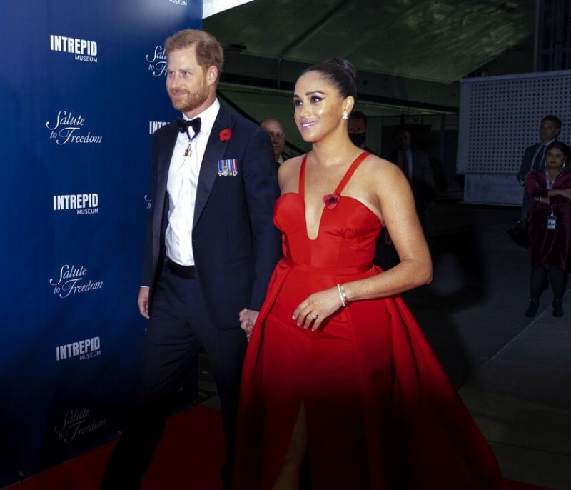 Ο πρίγκιπας Harry θέλει να επιστρέψει στο Παλάτι αλλά... τον τρέχουν στα δικαστήρια