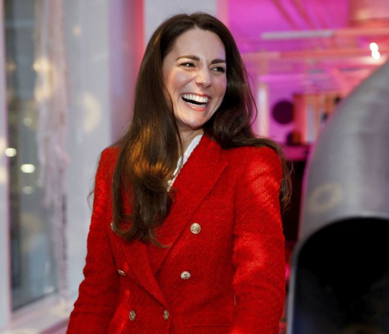 Η Kate Middleton και το κόκκινο σακάκι από το αγαπημένο της economy brand