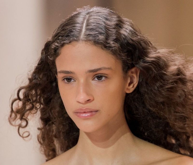 TRESbasic: Τα προϊόντα που πρέπει να έχει η hairstyle «γκαρνταρόμπα» σου αυτή τη σεζόν