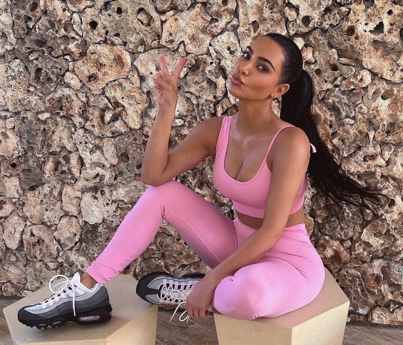 It's official! Η Kim Kardashian έσβησε το «West» από το Instagram της