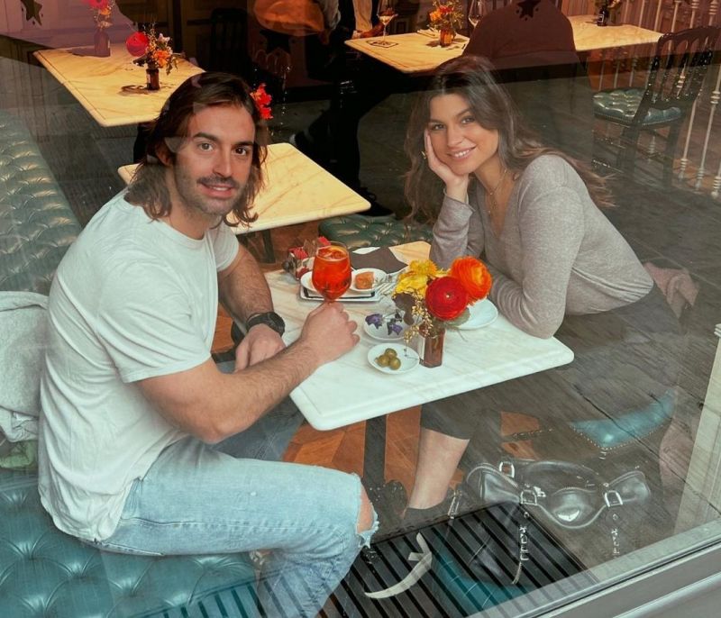 O oίκος Gucci έβαλε τη Δανάη Παππά στη βιτρίνα και εκείνη τρολάρει την Κατερίνα Καινούργιου