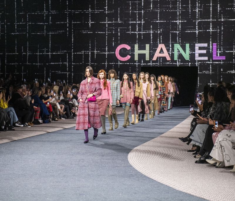 Chanel 2022: Η νέα Fall/Winter συλλογή του οίκου ακολουθεί την Gabrielle Chanel στην αγγλική εξοχή