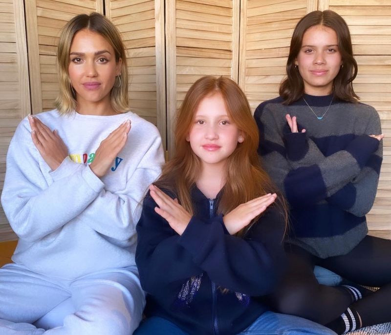 Η κόρη της Jessica Alba, Honor, μεγάλωσε και είναι ίδια η μαμά της