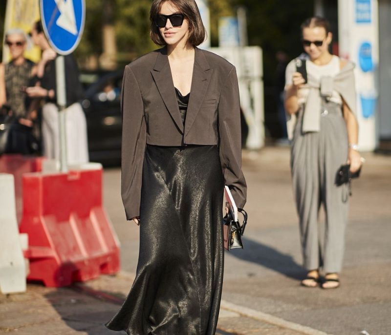 Slip dress: Οι πιο stylish επιλογές της αγοράς για να αποκτήσεις τώρα το διαχρονικό φόρεμα
