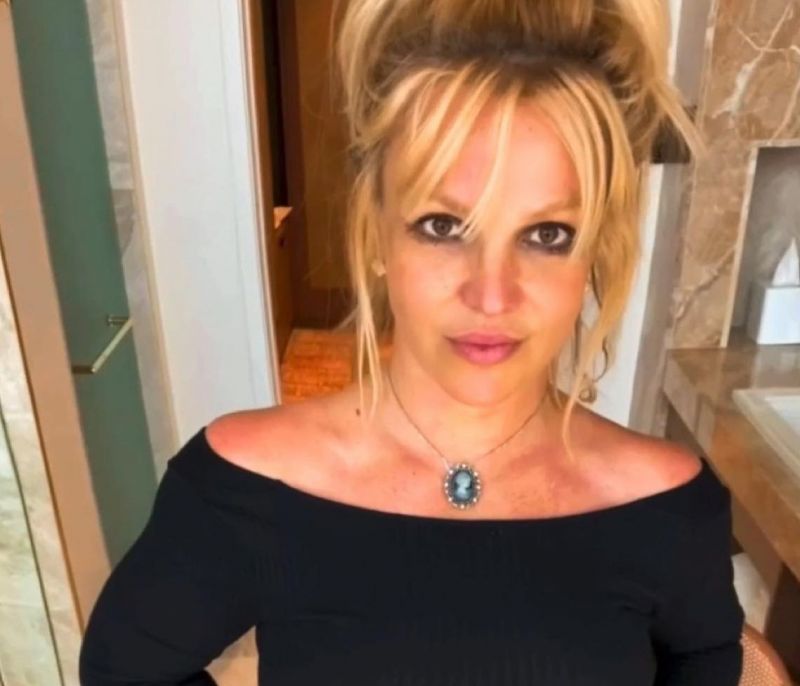 Η Britney Spears δεν έχει ιδέα ποιος είναι ο Pete Davidson και ο Scott Disick - Πειράζει;