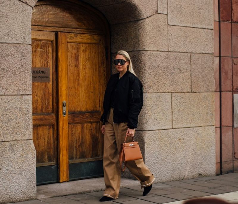 Οι 4 πιο cool τρόποι να φορέσεις το beige wide leg παντελόνι σου την άνοιξη