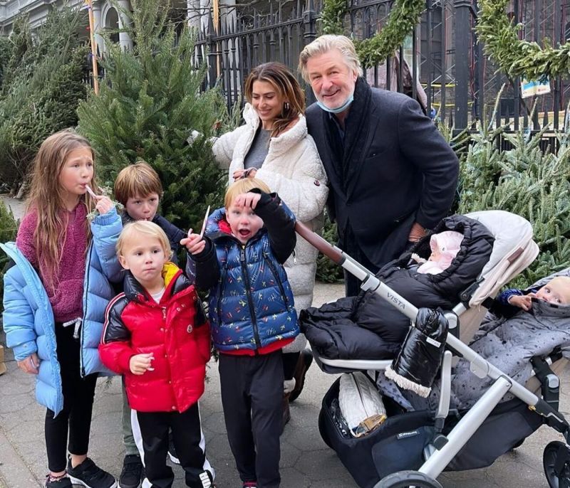 «Ναυτία, κούραση και ευτυχία» νιώθει η Hilaria Baldwin μετά την αποκάλυψη της εγκυμοσύνης