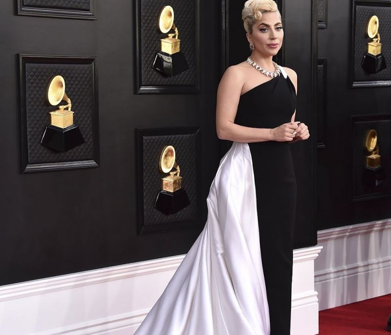 Grammy Awards 2022: 'Ολες οι statement εμφανίσεις από το κόκκινο χαλί