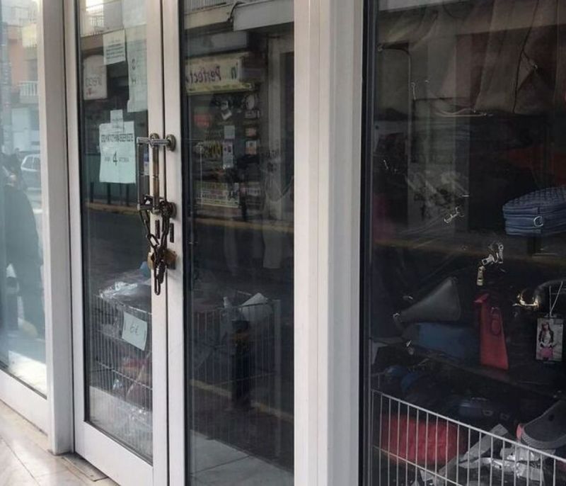 Αιματηρή ληστεία στο Μενίδι - Ανήλικοι Ρομά μαχαίρωσαν ιδιοκτήτρια καταστήματος