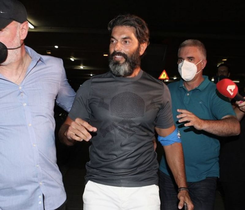Survivor: Ο Σπύρος Μαρτίκας επέστρεψε στην Ελλάδα - Έκπληκτος με το κυνηγητό από τους ρεπόρτερ
