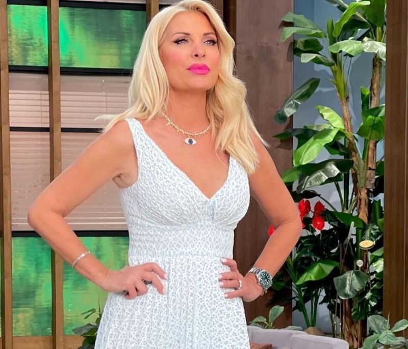 Ελένη Μενεγάκη: «Ο γάμος μου έγινε Δευτέρα και ταξίδι πήγαμε στο εξωτερικό…»