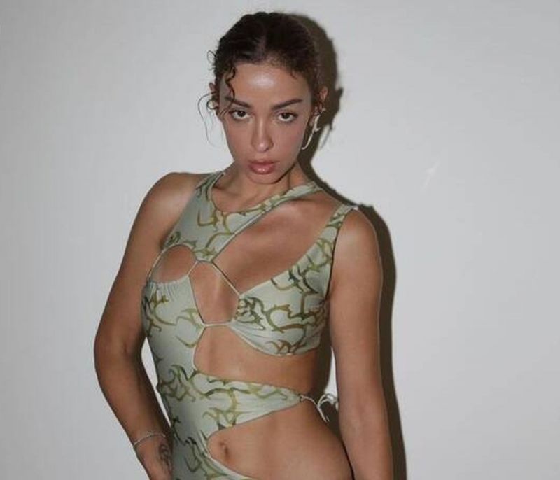Η Φουρέιρα είναι το απόλυτο fashion icon – Φόρεσε μπότες και μακρυμάνικο μες το κατακαλόκαιρο