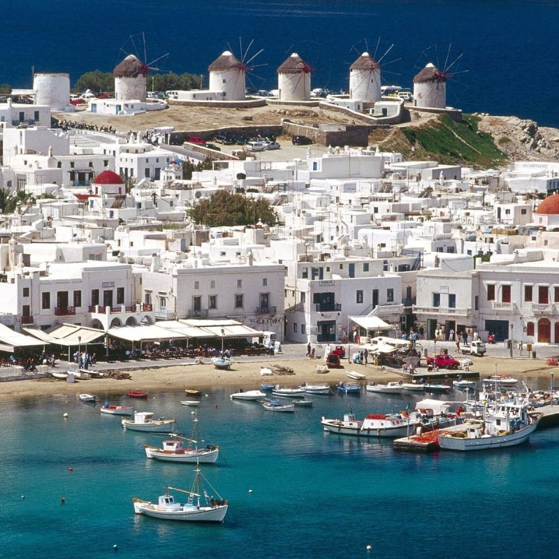 Γιατί τόσος πανικός για τη Μύκονο;