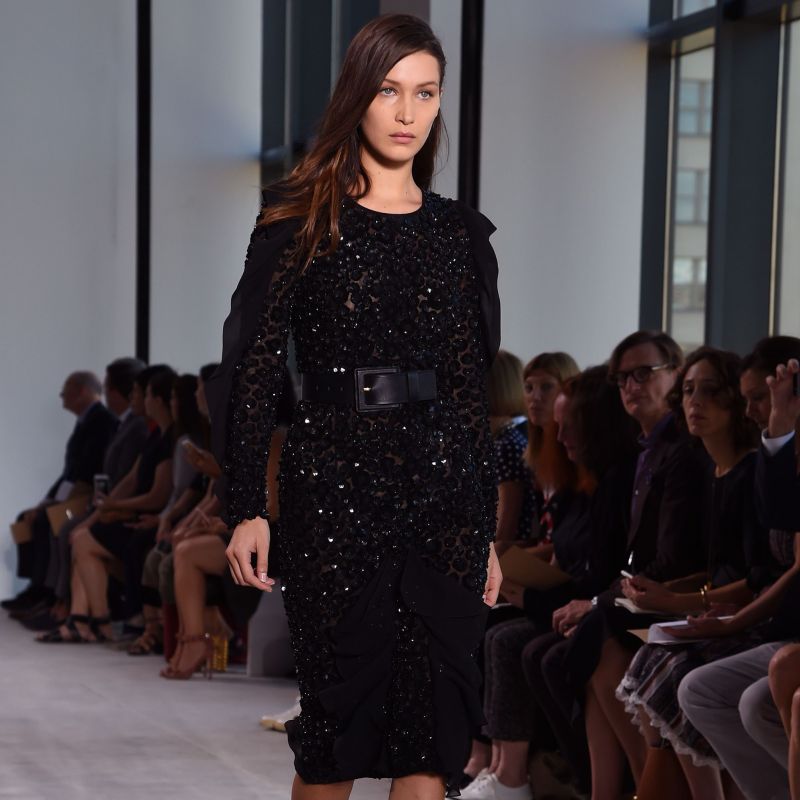 Η επική πτώση της Bella Hadid στην πασαρέλα και όλα όσα είδαμε στο show του Michael Kors (+βίντεο)