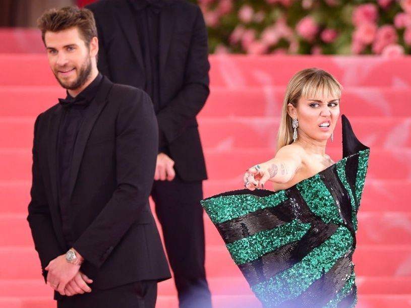 Η Miley Cyrus «έκαψε» με μια κίνηση τον πρώην της για σκάνδαλο απιστίας με τη Jennifer Lawrence