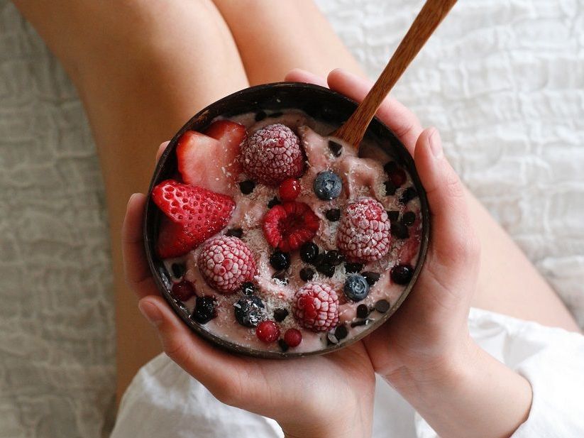 Τα blueberries, ο μαϊντανός και 3 ακόμη τροφές θα σε απαλλάξουν γρήγορα από το φούσκωμα