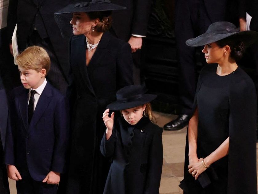 Kate Middleton & Meghan Markle: Τα σύνολα τους στην κηδεία της βασίλισσας ακολούθησαν το πρωτόκολλο