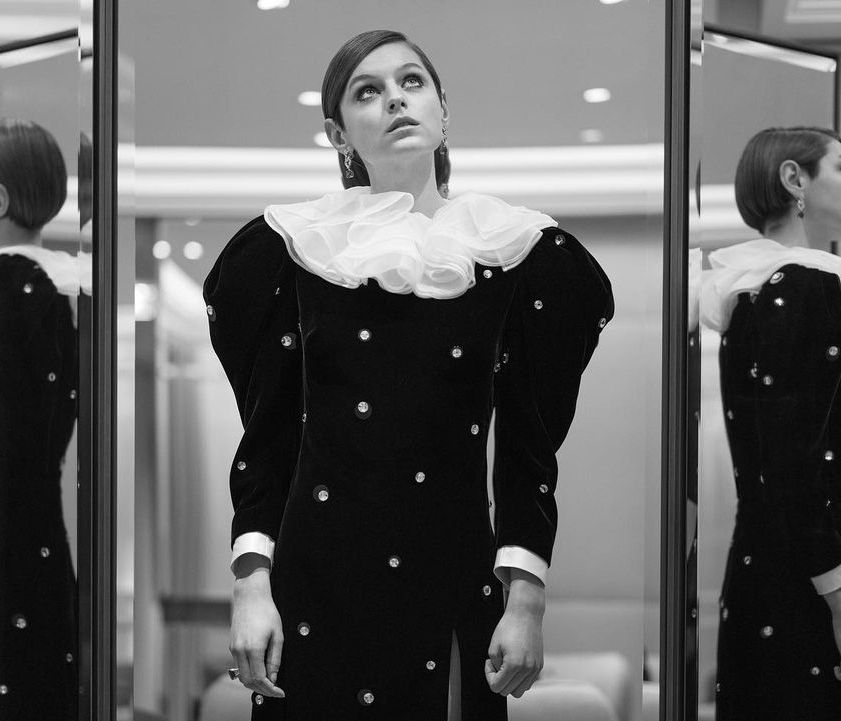 Golden Globes 2021: Η Emma Corrin έκανε την πιο απρόσμενη ενδυματολογική επιλογή