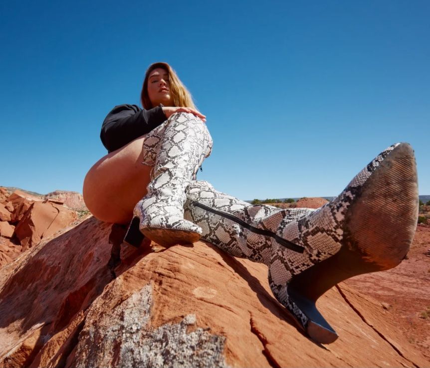 Body Positive: Γιατί είναι τόσο δύσκολο μία plus-size γυναίκα να βρει μπότες που να της ταιριάζουν;