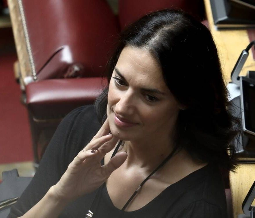 Στο νοσοκομείο η Νόνη Δούνια - Υπεβλήθη σε χειρουργείο καρδιάς