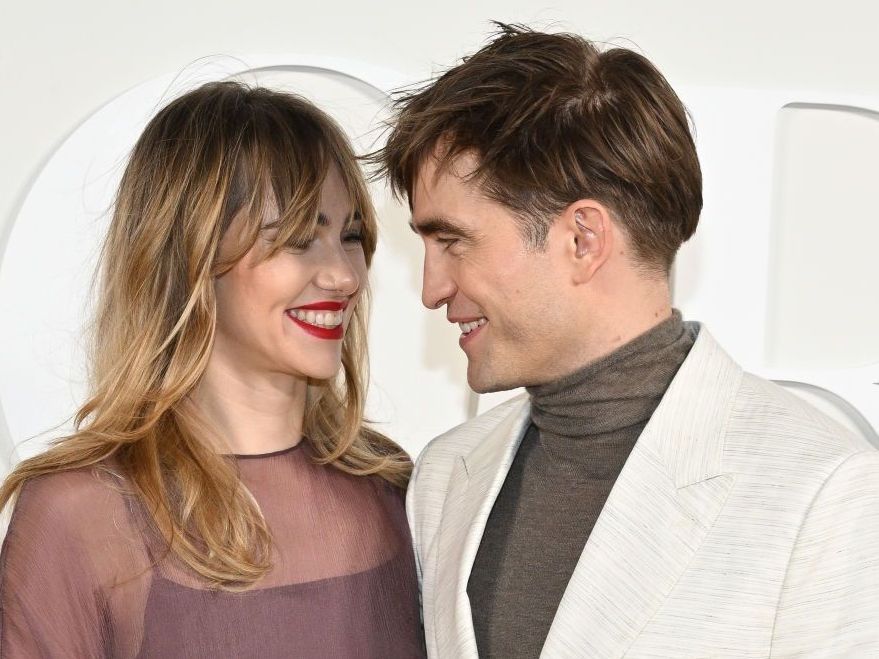 Ποια Stewart! Η πρώτη επίσημη του Robert Pattinson με την Suki Waterhouse ήταν γεμάτη έρωτα