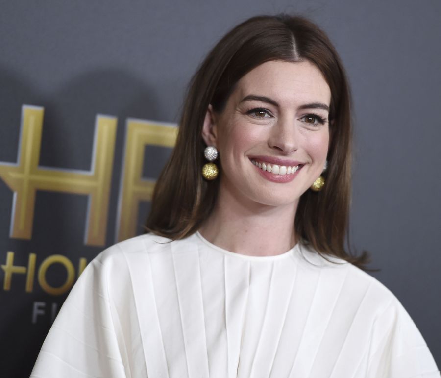 Η Anne Hathaway παίρνει συμβουλές μητρότητας από την Kate Middleton