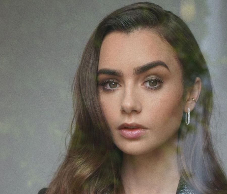 Η Lily Collins βρήκε τον τρόπο να έχει πάντα λαμπερό δέρμα