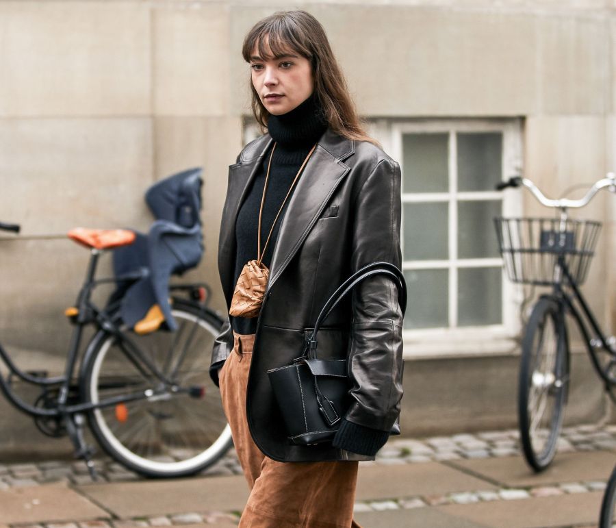 Το στυλιστικό trick για να έχεις ένα ζεστό look χωρίς να σε βαραίνει