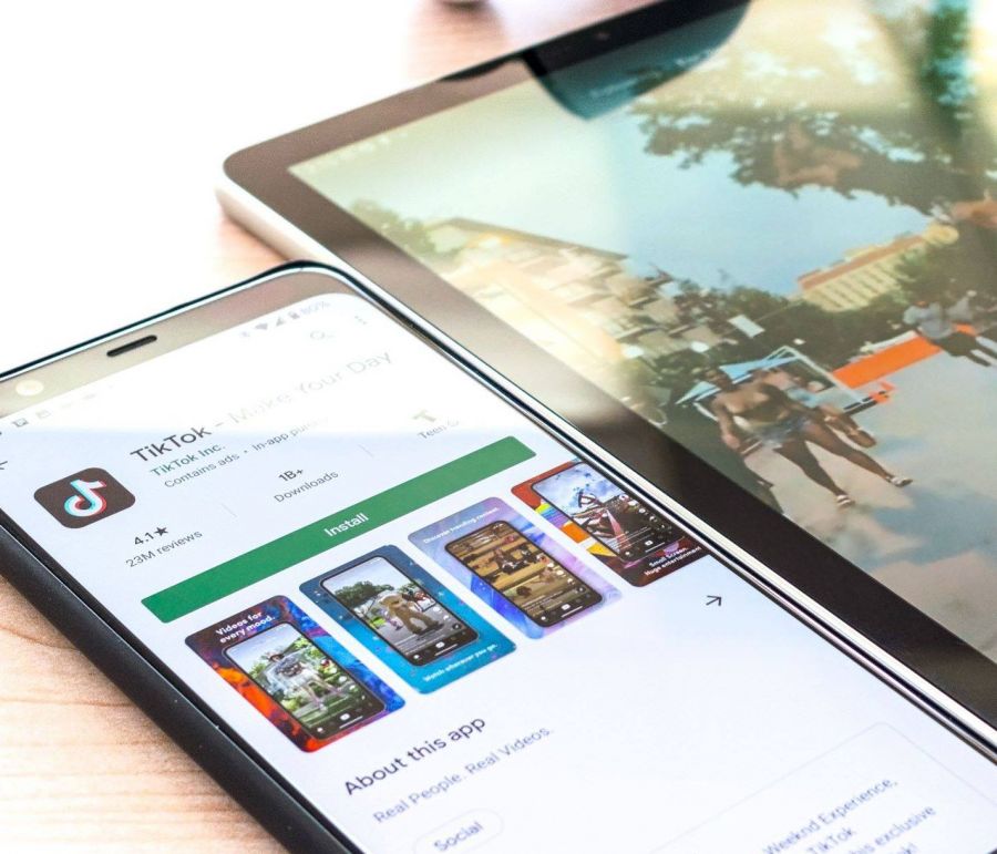 Πέντε τρόποι με τους οποίους το TikTok άλλαξε τη μόδα τη χρονιά που πέρασε