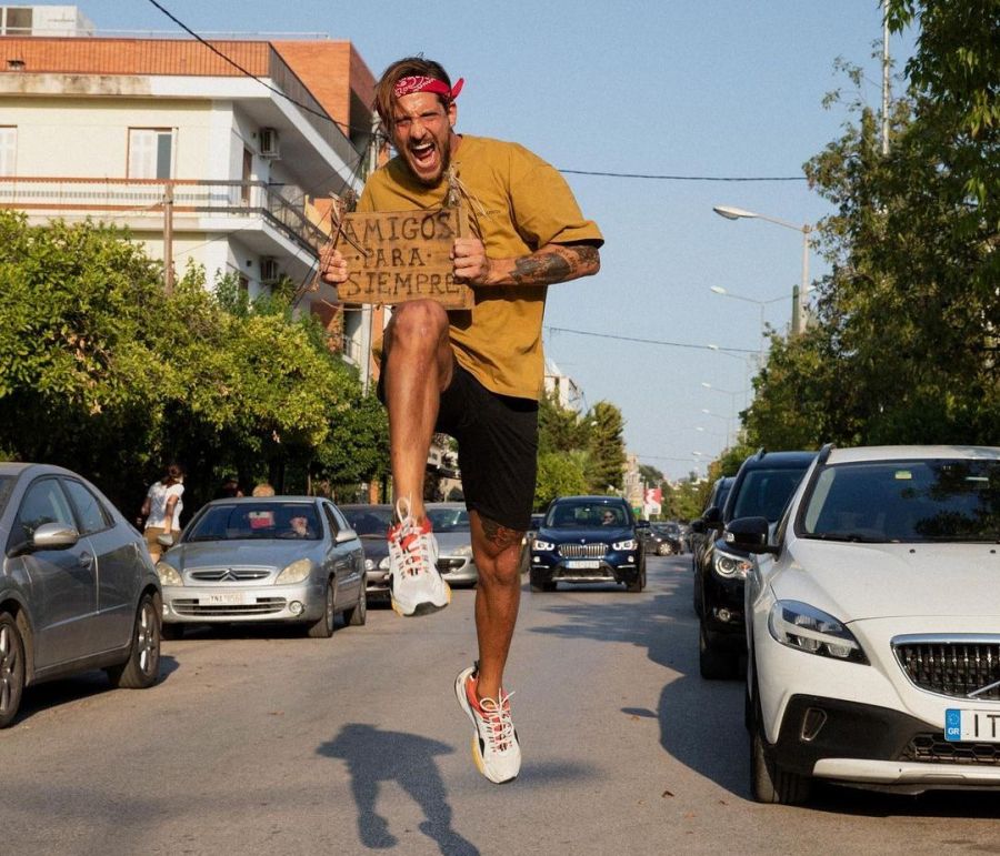Ο κορονοϊός θερίζει το Survivor! Θετικός και ο Ηλίας Μπόγδανος
