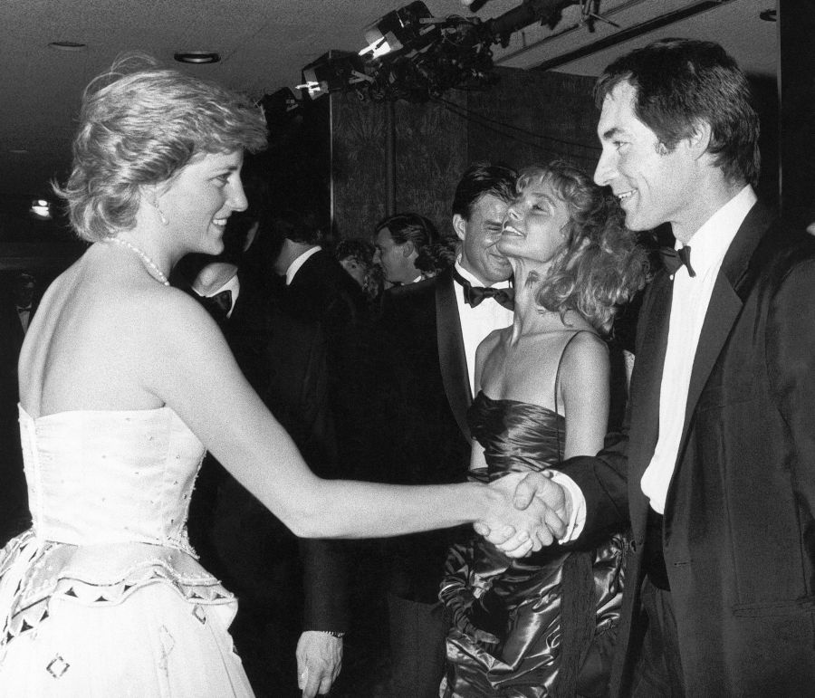 Diana: Το φόρεμα πίσω από την αφίσα του Spencer και 7 ακόμα looks που θα δεις πάνω στην Stewart