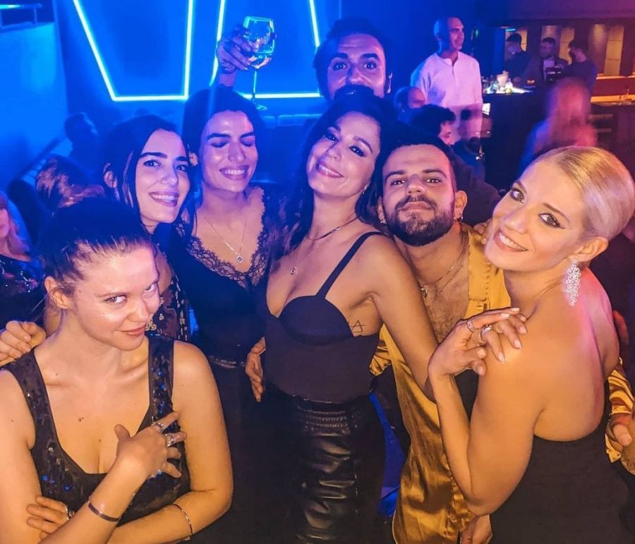 Παπουτσάκη, Θεωνά και Σωτηροπούλου σε ξέφρενο nightout (photos)