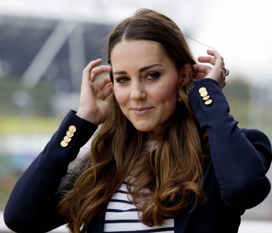 Η Kate Middleton δεν είναι τυχαία η αγαπημένη της Ελισάβετ - Το άγνωστο παρελθόν με τη μαμά της