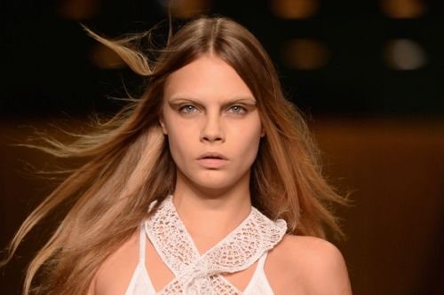 cara-delevingne-eyebrows