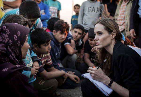 angelina-jolie-adopt-syrian-orphan-brad-pitt-008 c96b4