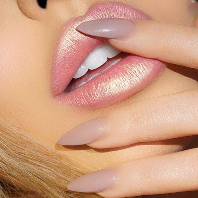 1.gold lips