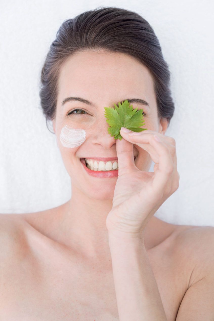caudalie visual facial image hand leaf 2018 846x1268