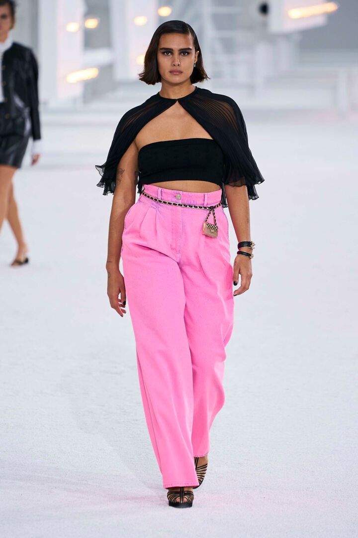 Chanel_roz_jeans.jpg