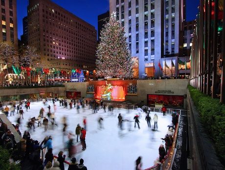 Rockefeller-Center-Ice-Skating-Rink-and-Christmas-Tree-New-York-Stock-Photos