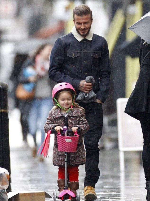 24AACE8600000578-0-Adoring David Beckham took his daughter Harper out for a scoot a-m-111 1421157919072
