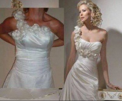 24AC98E200000578-2909093-Growing number of websites offer cheap copies of designer gowns -m-1 1421223631139