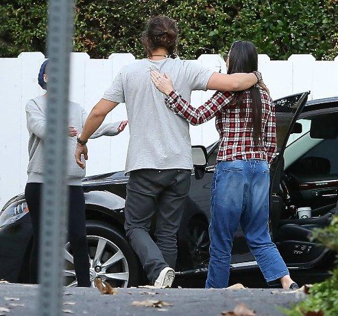 DEMI-MOORE-and-Orlando-Bloom-with-TALLULAH-WILLIS-Out-in-Los-Angeles-33