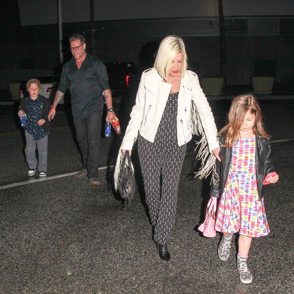 Tori-Spelling-Dean-McDermott-UFC-Staples-3 8bdd5