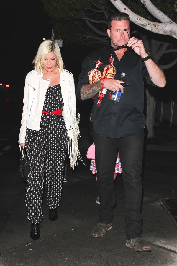 Tori-Spelling-Dean-McDermott-UFC-Staples-6 b5d24