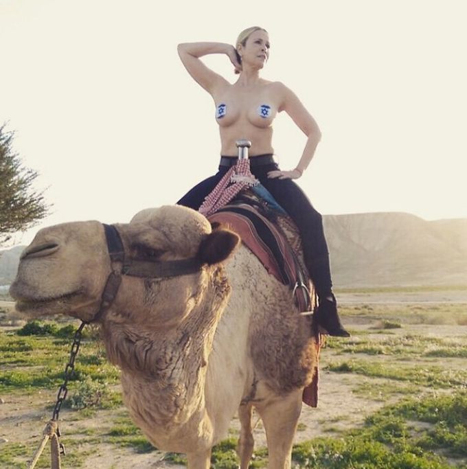 chelsea-handler-topless-instagram 01909