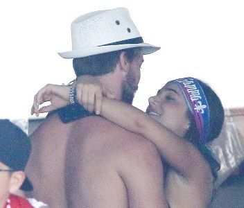 26B4031800000578-3004517-Intimate embrace Patrick was spotted looking very cosy with this-a-3 1426875529500 81f27
