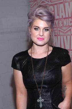 5892 kelly-osbourne kelly-osbourne-appeared-sunday-night-black-dress- 1 72bf5