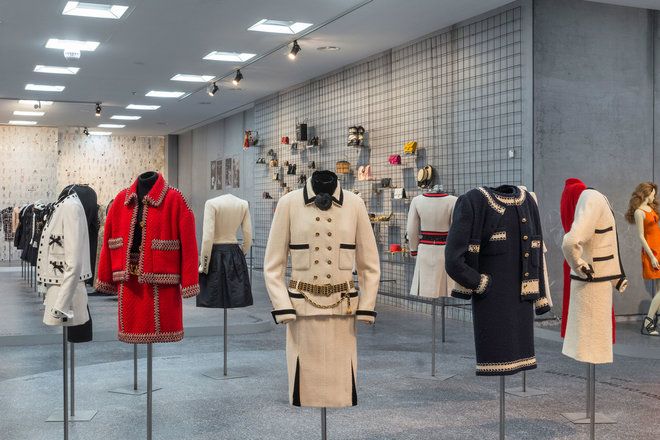 01-karl-lagerfeld-retrospective cb31b