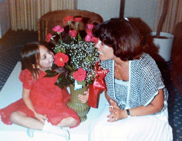 angelina-jolie-childhood-photos-clown-makeup-james-haven-4 5d0c1
