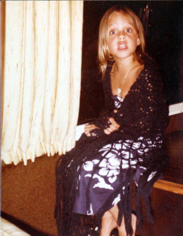 angelina-jolie-childhood-photos-clown-makeup-james-haven-9 17b2c